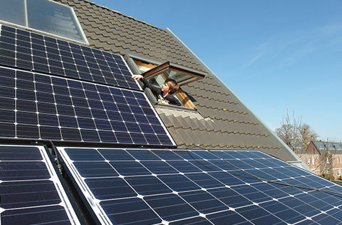 Se pueden instalar paneles solares en un techo de metal? Todo lo que  necesitas saber - SunVena Solar