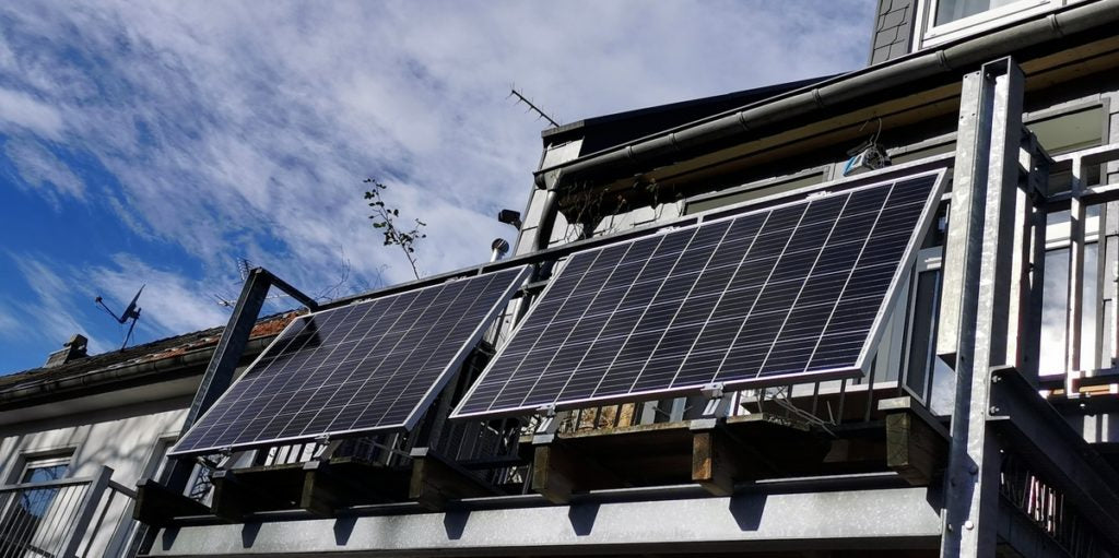 Bundesnetzagentur spricht sich bei Photovoltaik-Balkonmodulen für Schuko-Stecker-Variante aus