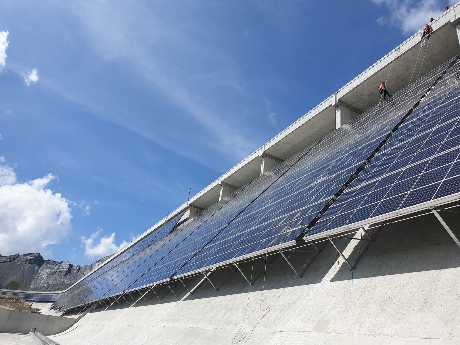 Solar plant on dam wall in the Swiss Alps now fully operational
